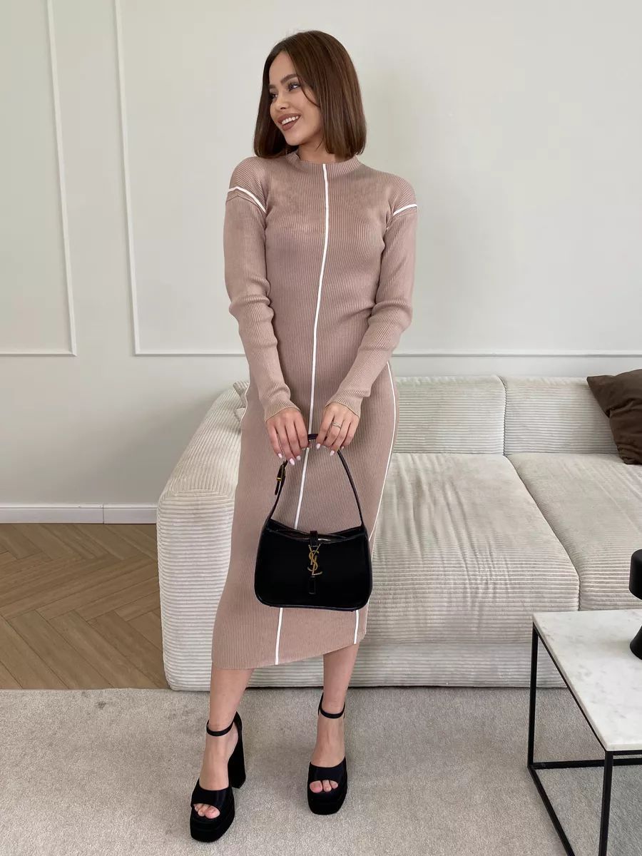 Dame elegant strikkjole med sporty lynlås og smigrende snit Stilla
