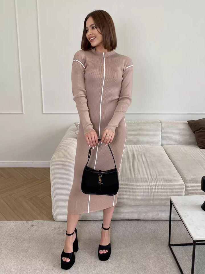 Dame elegant strikkjole med sporty lynlås og smigrende snit Stilla