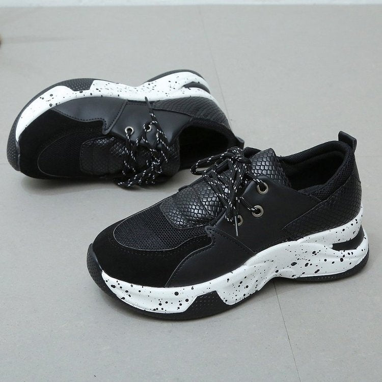 Dame Sneakers i moderne blanding af materialer og iøjnefaldende accenter Stilla