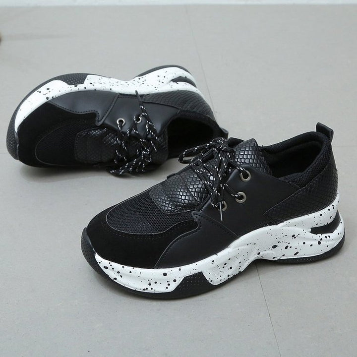 Dame Sneakers i moderne blanding af materialer og iøjnefaldende accenter Stilla