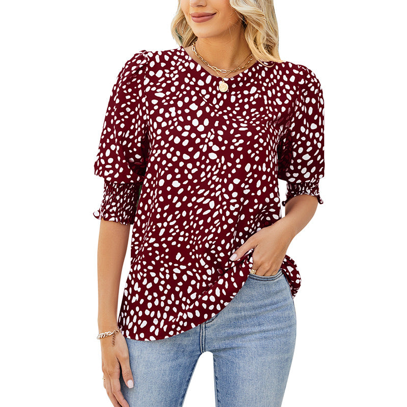 Damebluse med puffærmer og moderne prikkedesign Stilla