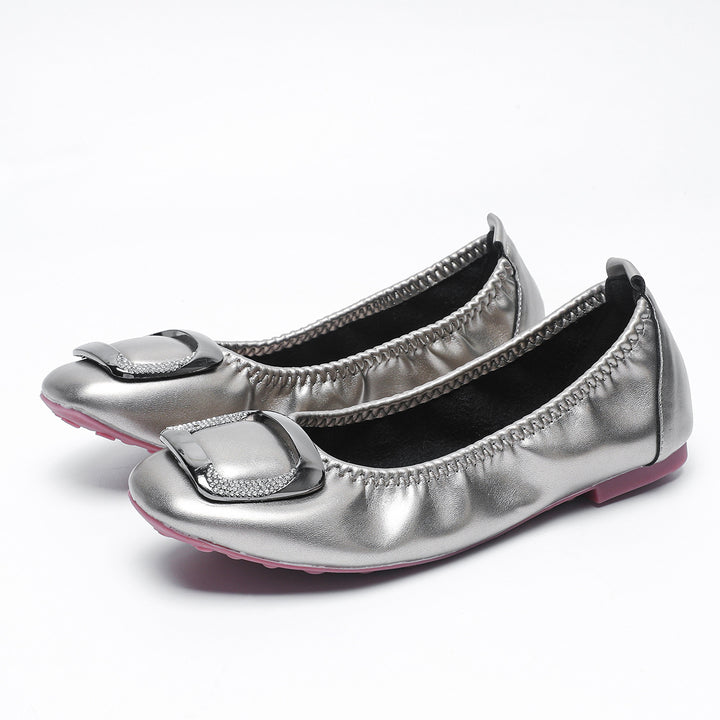 Dame Ballerinas med dekoreret spænde og blank overflade Stilla
