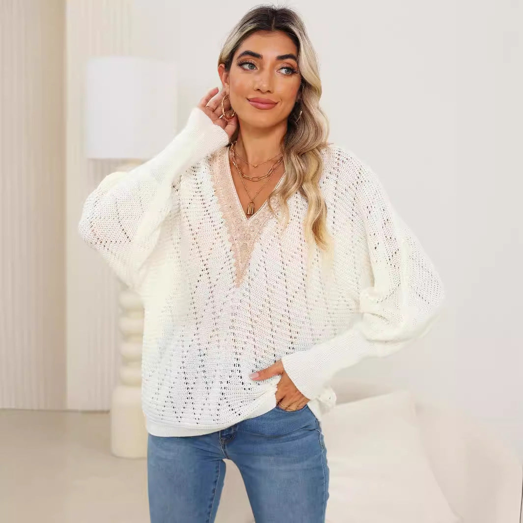 Dame let strikket pullover med elegant V-udskæring og dekorativt hulmønster Stilla