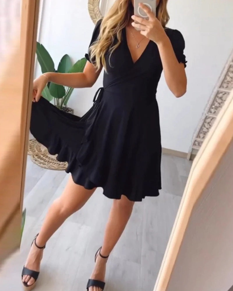 Dame wrapped dress med flydende skørt og elegante pufærmer Stilla