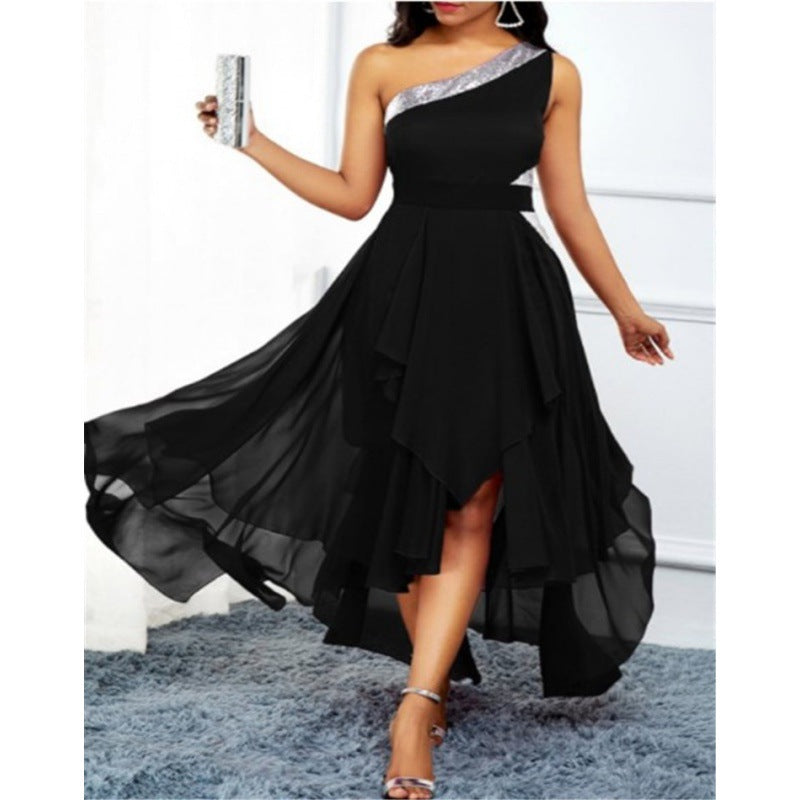 Dame elegant asymmetrisk chiffonkjole med glitrende detalje Stilla
