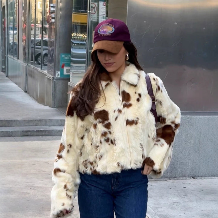 Dame hyggelig faux fur jakke med fashionable dyreprint Stilla