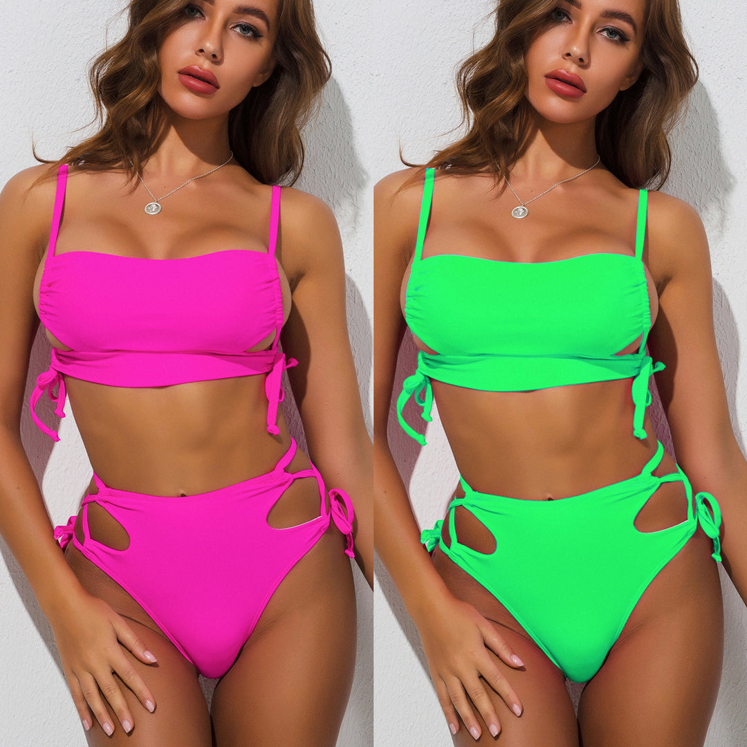 Dame bikini-sæt med justerbare flæsedetaljer og sidelæns cut-outs Stilla