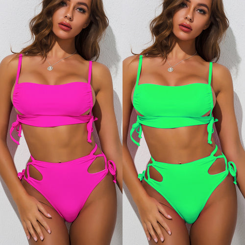 Dame bikini-sæt med justerbare flæsedetaljer og sidelæns cut-outs Stilla