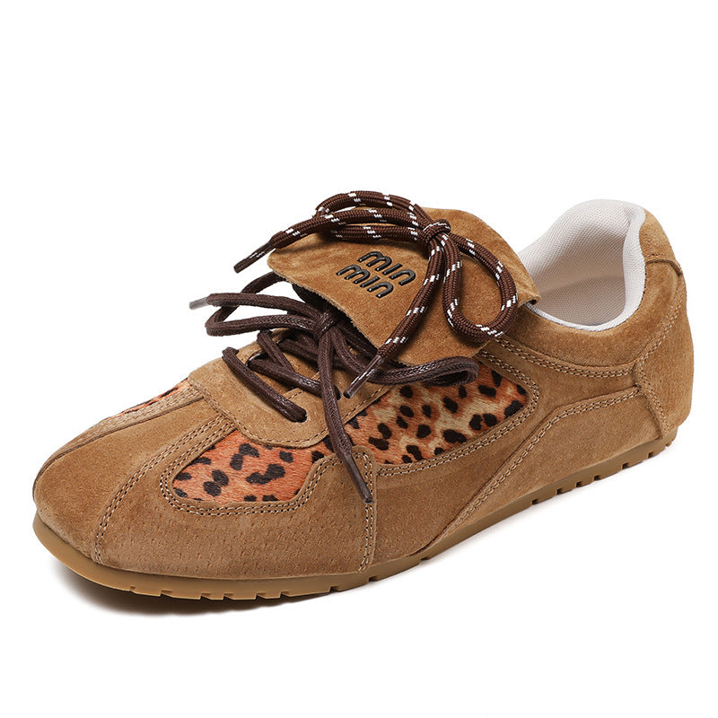 Dame Sporty Suede Sneakers med Dyretryk Accenter Stilla