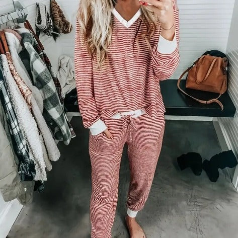 Dame pyjamasæt med moderne stribemønster og komfortabel pasform Stilla