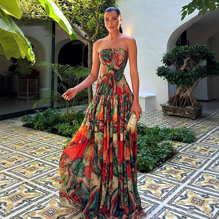 Dame Maxikjole med raffineret strapless design og farverigt marmorprint Stilla