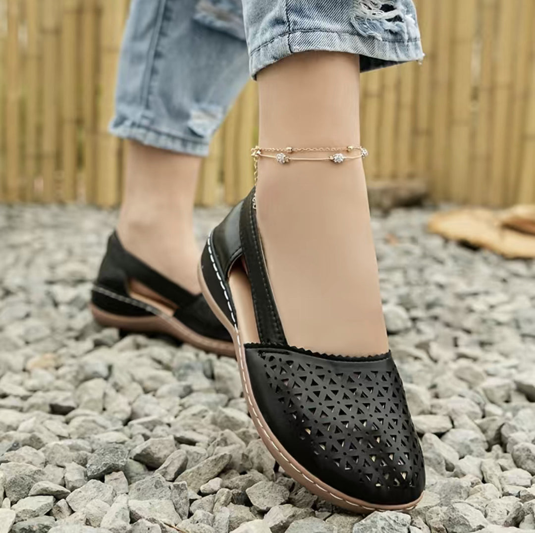 Dame Elegante og åndbare Ballerinas med kunstnerisk perforeringsdesign Stilla