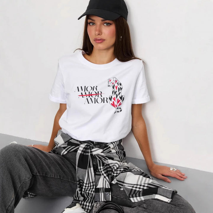 Dame T-shirt med styliseret dyremotiv og inspirerende skrift Stilla
