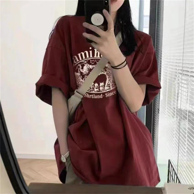 Dame T-shirt med komfortable pasform og elegant dyremotiv Stilla