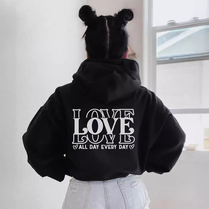Kvinders hoodie med kreativ skrift Skovae