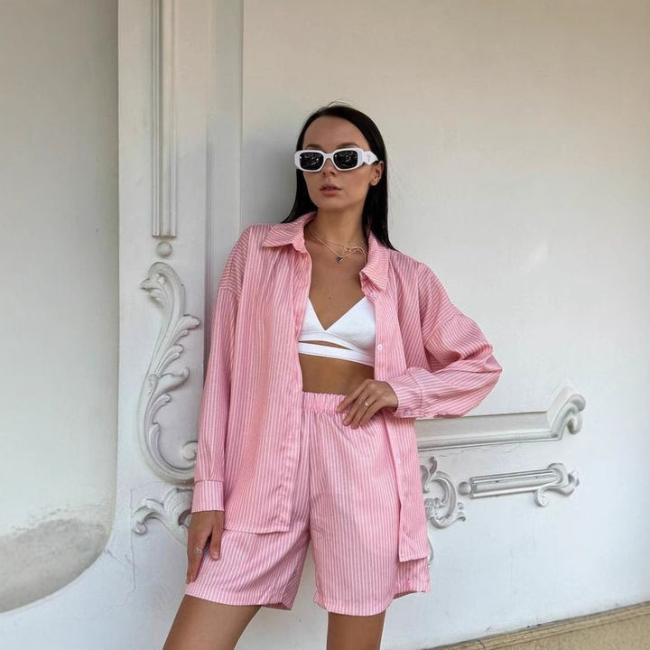 Dame afslappet sæt med stribet bluse og shorts Stilla
