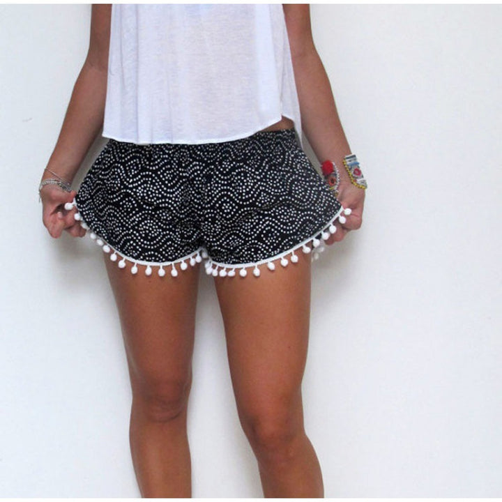 Kvinders sommershorts med legende pompon-detalje og trendy bølgemønster Stilla