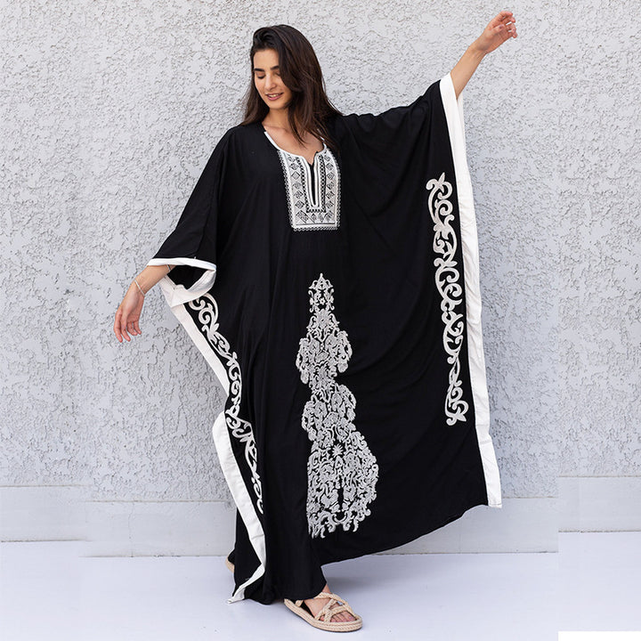 Dame Kaftan med kunstnerisk broderidesign og vidt svajende ærmer Stilla