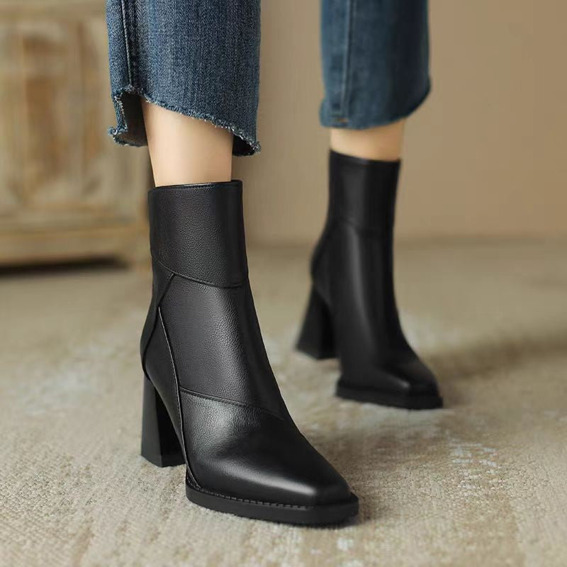 Femme Chunky Heel Ankle Booties med tidløst design Stilla
