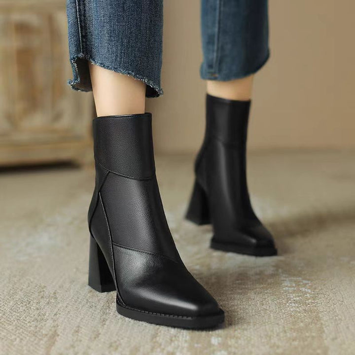 Femme Chunky Heel Ankle Booties med tidløst design Stilla