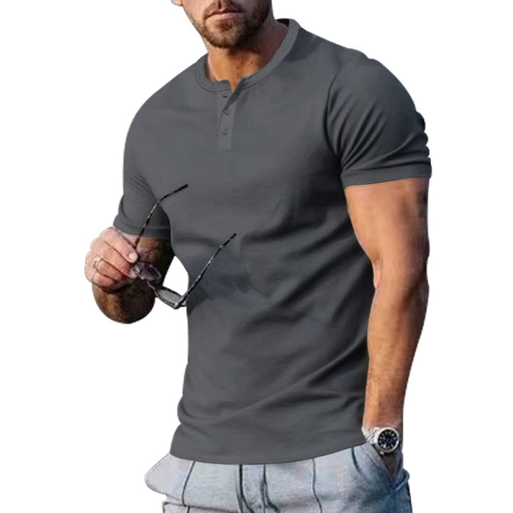 Herren kortærmet Henley T-shirt med praktisk knapdesign og kropsnær pasform Stilla