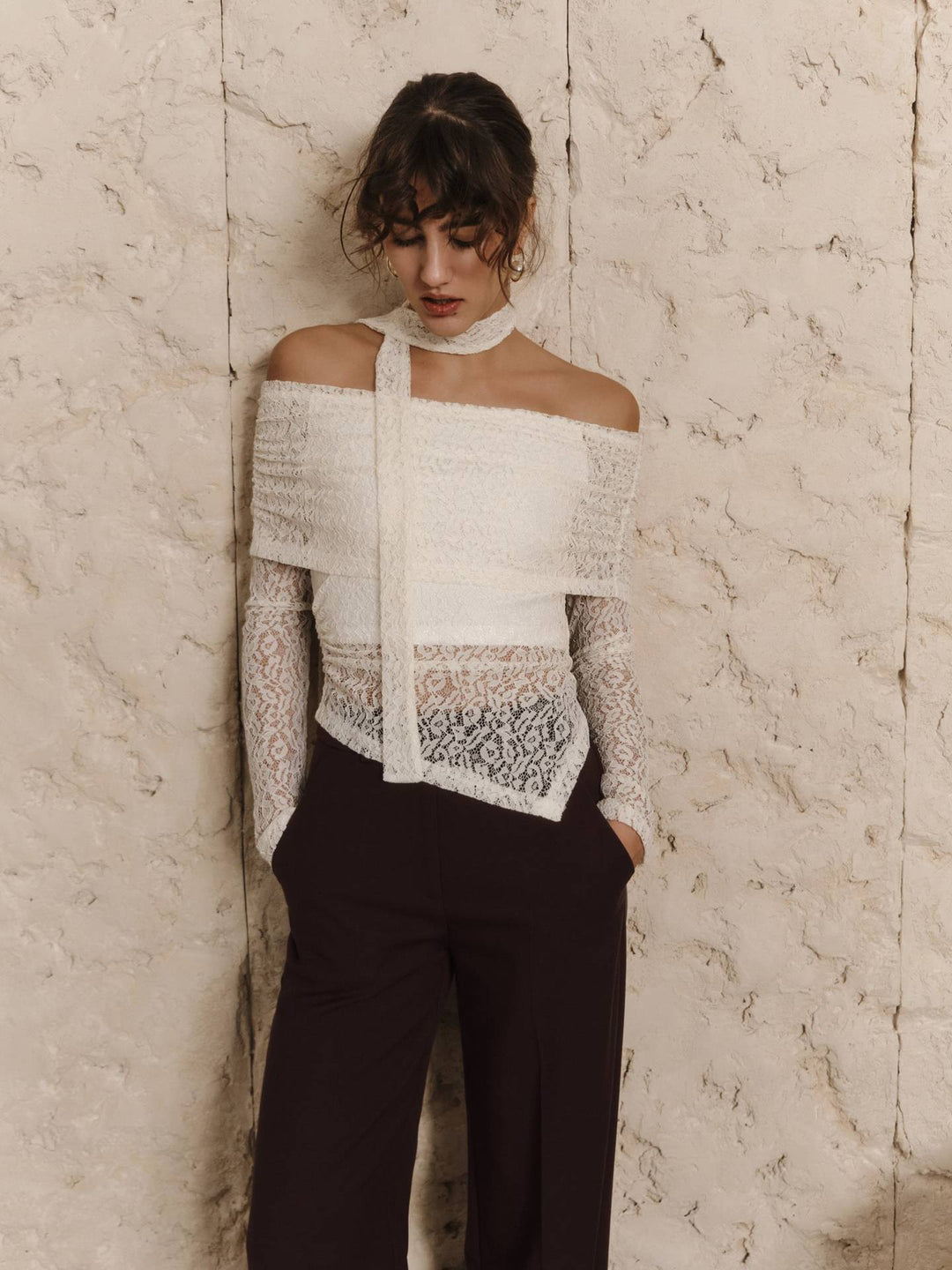 Dame Off-Shoulder Spidsetop med dekorativt Bånd Stilla