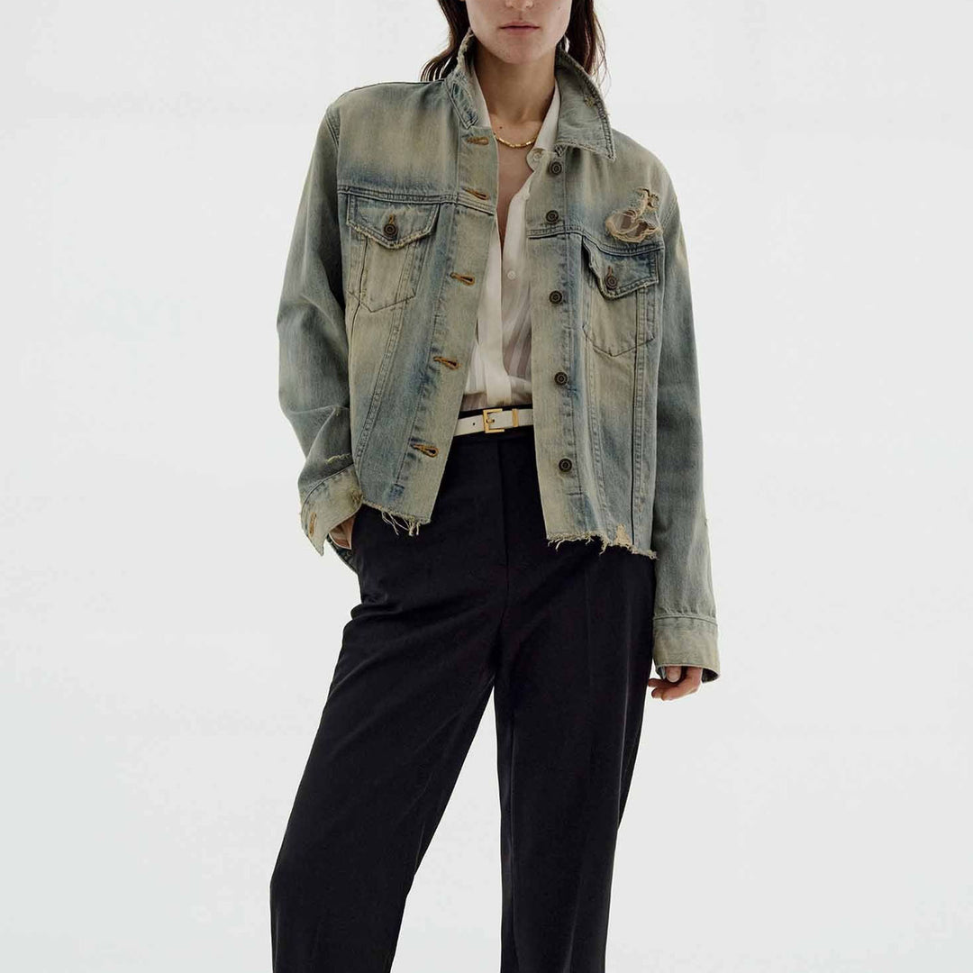 Dame mode denimjakke i vintage-stil med afslappet snit og frynset detaljer Skovae
