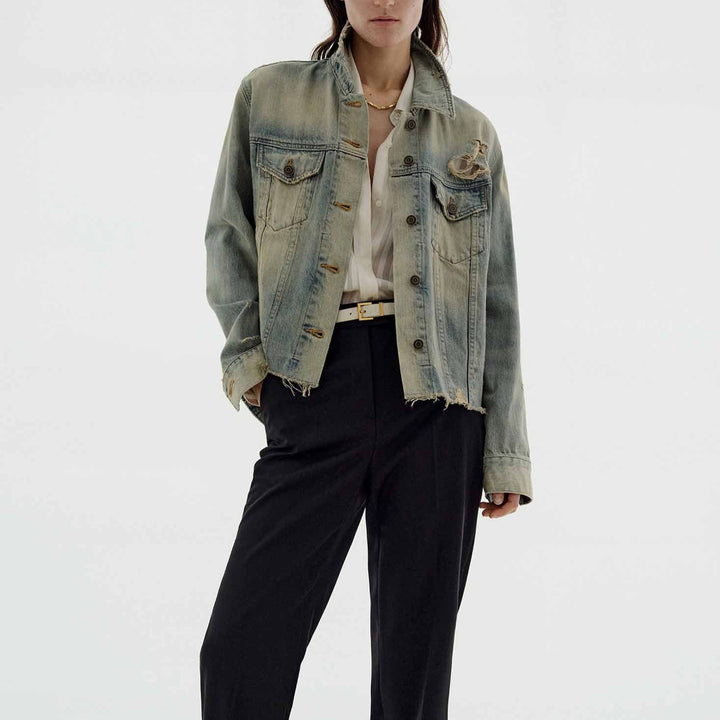Dame mode denimjakke i vintage-stil med afslappet snit og frynset detaljer Skovae