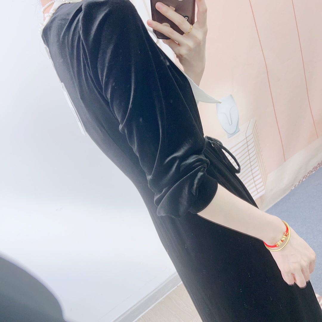 Dame Elegant Velour-Midi Kjole med Buekrave og Dekorative Knapdetaljer Stilla