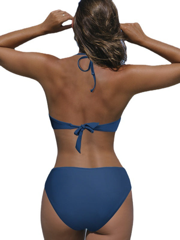 Dame en-delt badedragt med raffineret indpakningssnit og moderne cut-outs Stilla
