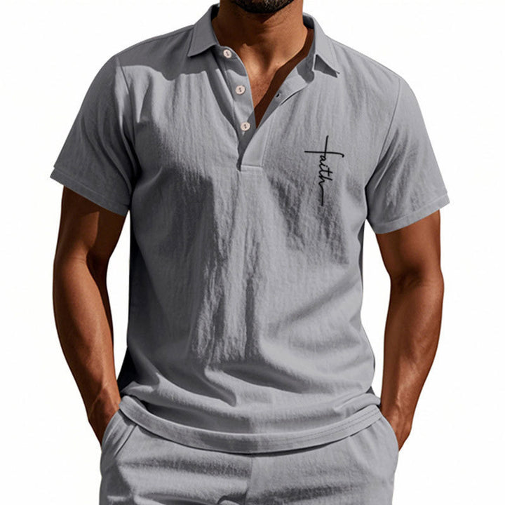 Herre kortærmet polo shirt med elegant knapdesign og diskret mønster Stilla