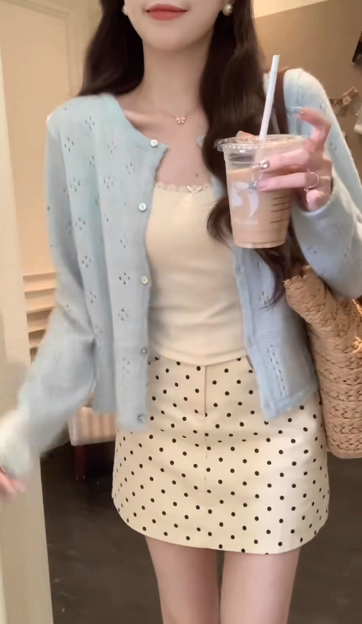 Kvinder cardigan med delikat blomsterkrans og elegante knapper Stilla