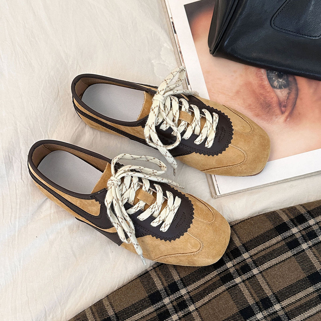 Femme Retro Sude Sneakers med unikke snøredetaljer Stilla