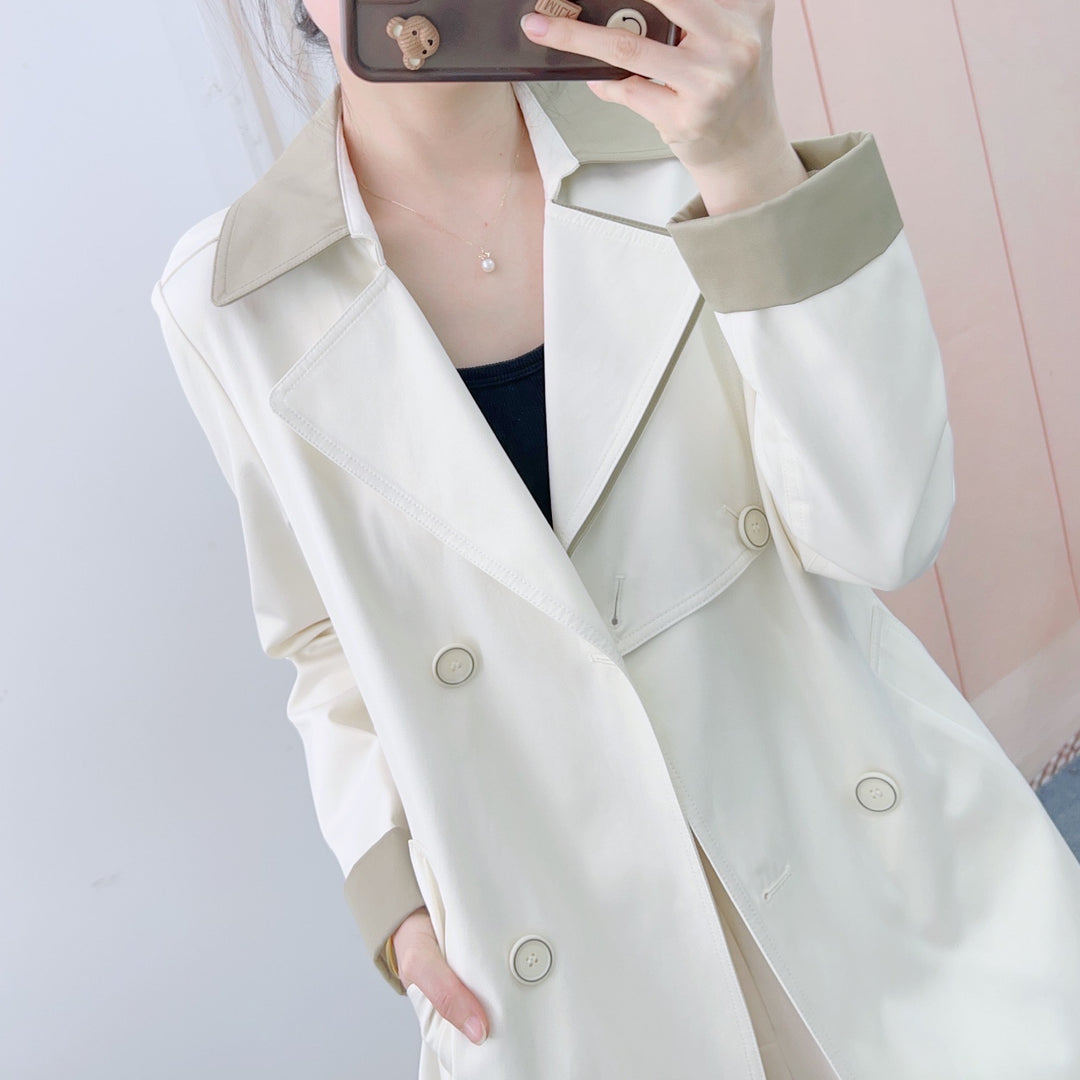 Dame trenchcoat med klassisk snit og moderne detaljer Stilla