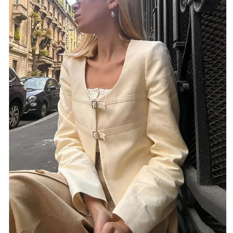 Dame elegant kort jakke med særlige lukningsdetaljer Stilla