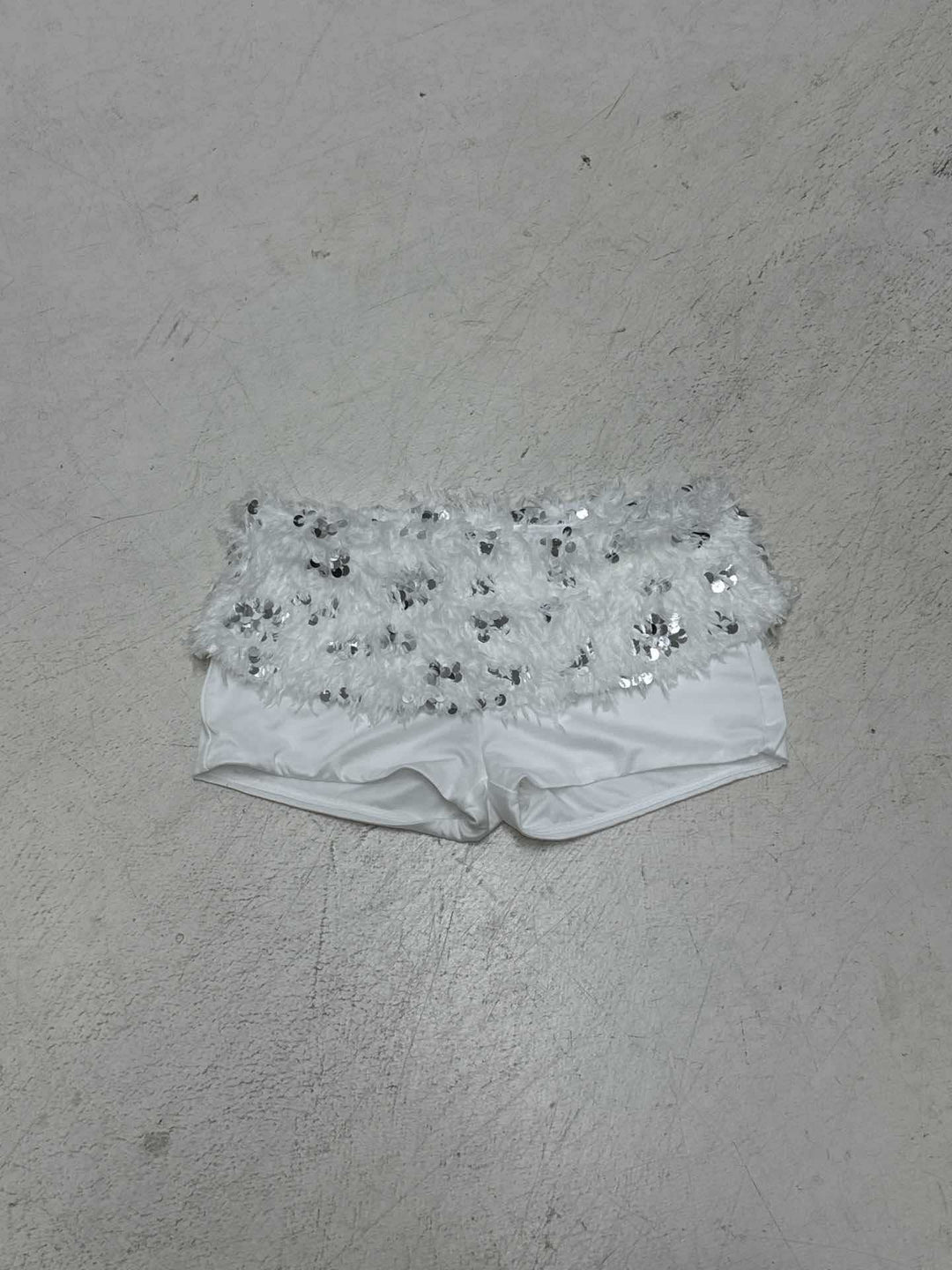 Dame spids crop top med glitrende pailletter Skovae