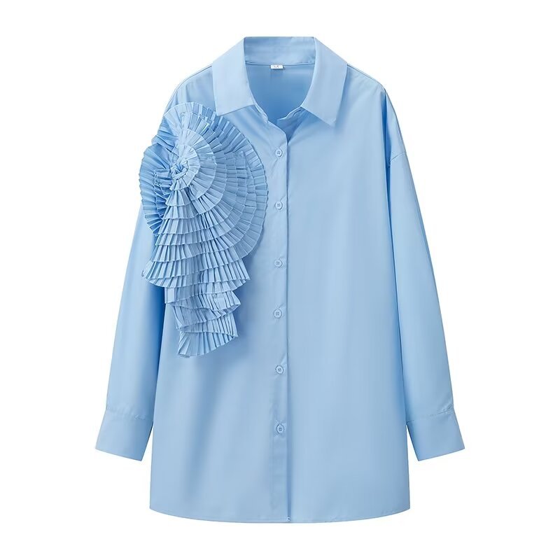 Damebluse med asymmetrisk flæse-design og elegant knaplukning Stilla