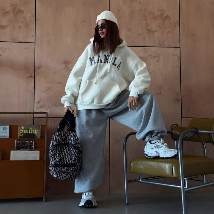 Kvinders oversized fleece hoodie med broderet logo Stilla
