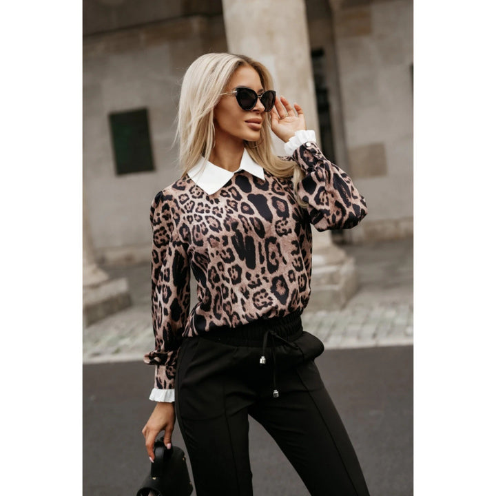 Kvinders bluse med leopardprint og fashionabel krave Stilla