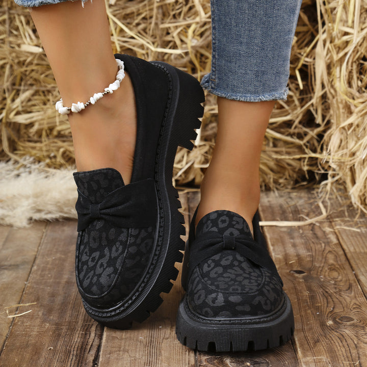 Dame Komfortable og moderigtige slippers med elegant sløjfedekoration Stilla