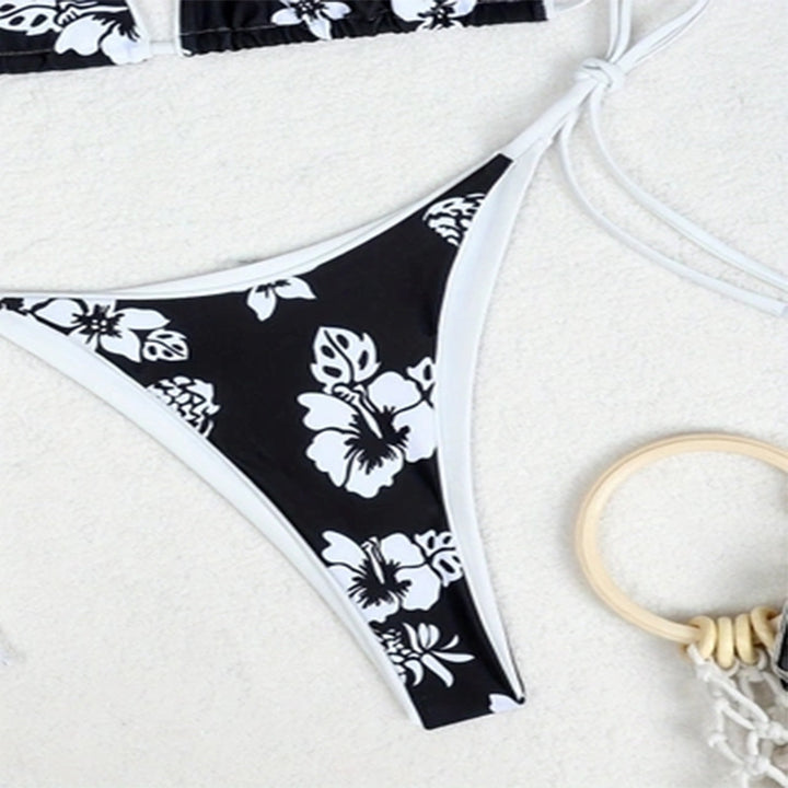 Dame Triangel-Bikini med moderigtigt blomsterdesign og justerbare stropper Stilla