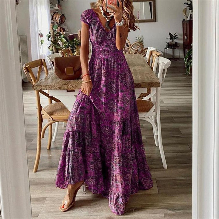 Dame maxikjole med dyb udskæring og elegante flæse detaljer Stilla