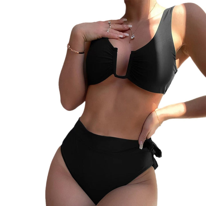 Dame højtaljede bikini med innovativ udskæring og praktiske bindebånd Stilla
