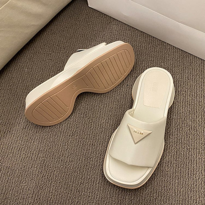 Dame Wedge-Pantoletten med moderne design og behagelig remføring Stilla