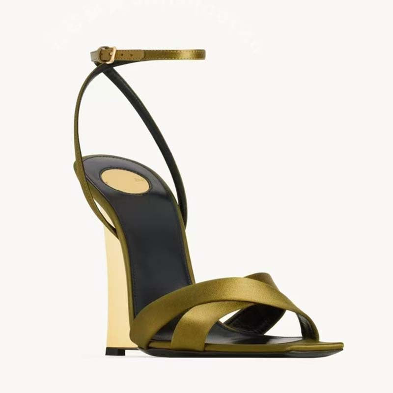 Femme High-Wedge Slide Sandaler med elegant ankelrem Stilla