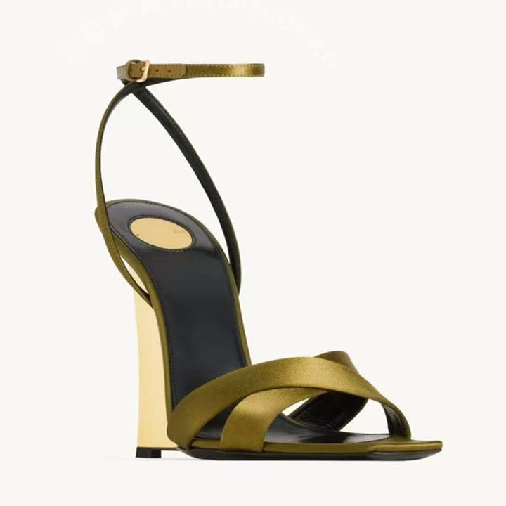 Femme High-Wedge Slide Sandaler med elegant ankelrem Stilla