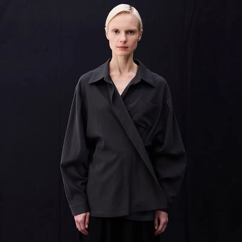 Kvindernes oversized bluse med indpakningslook og praktisk brystlomme Stilla