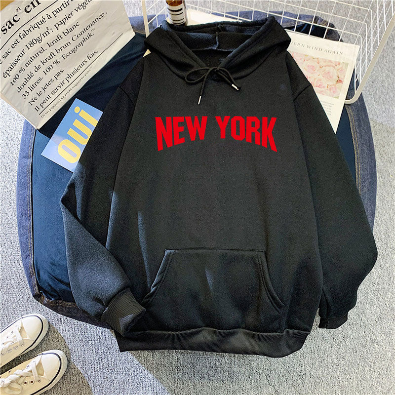 Kvinders hoodie med stilfuldt New York design Skovae