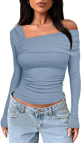 Dame asymmetrisk langærmet skjorte med drapering og off-shoulder design Stilla