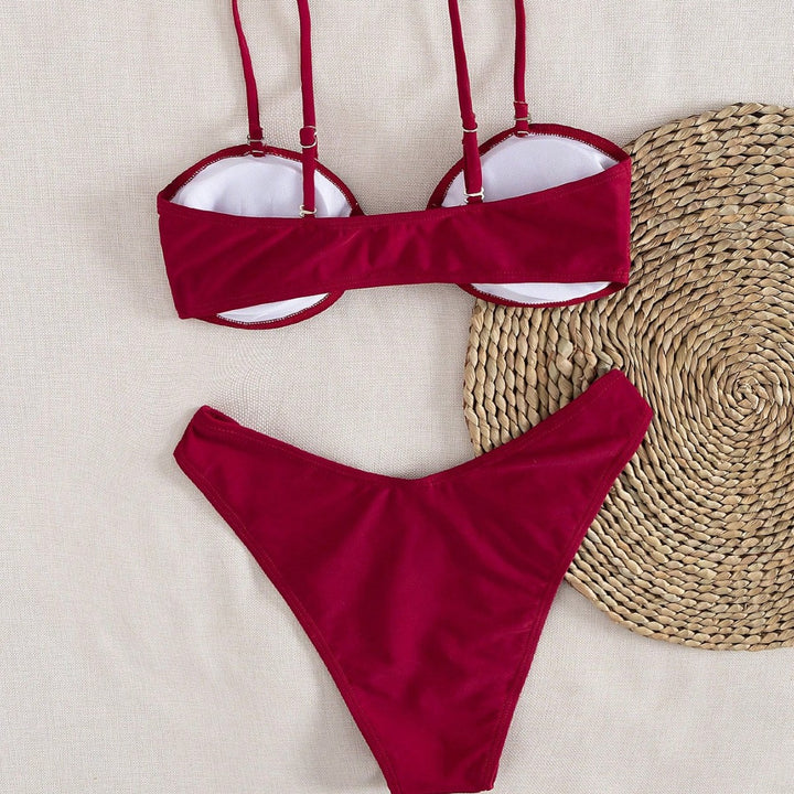 Dame Bandeau-bikini med moderigtige snit og justerbare stropper Skovae